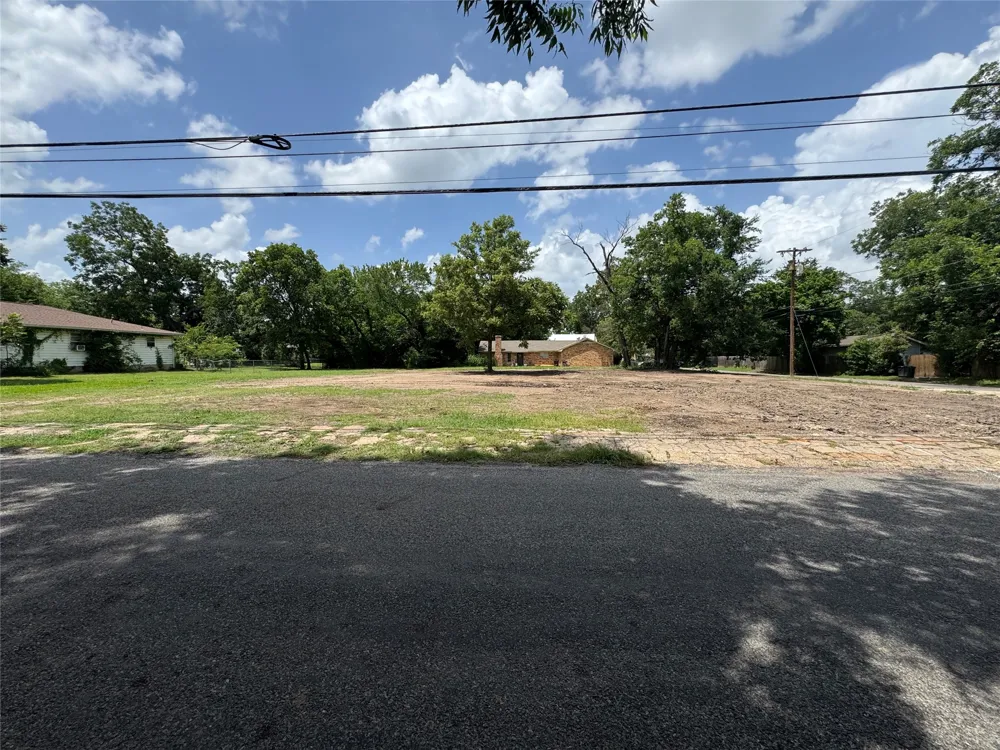 300 W 10th Street Bonham, TX 75418