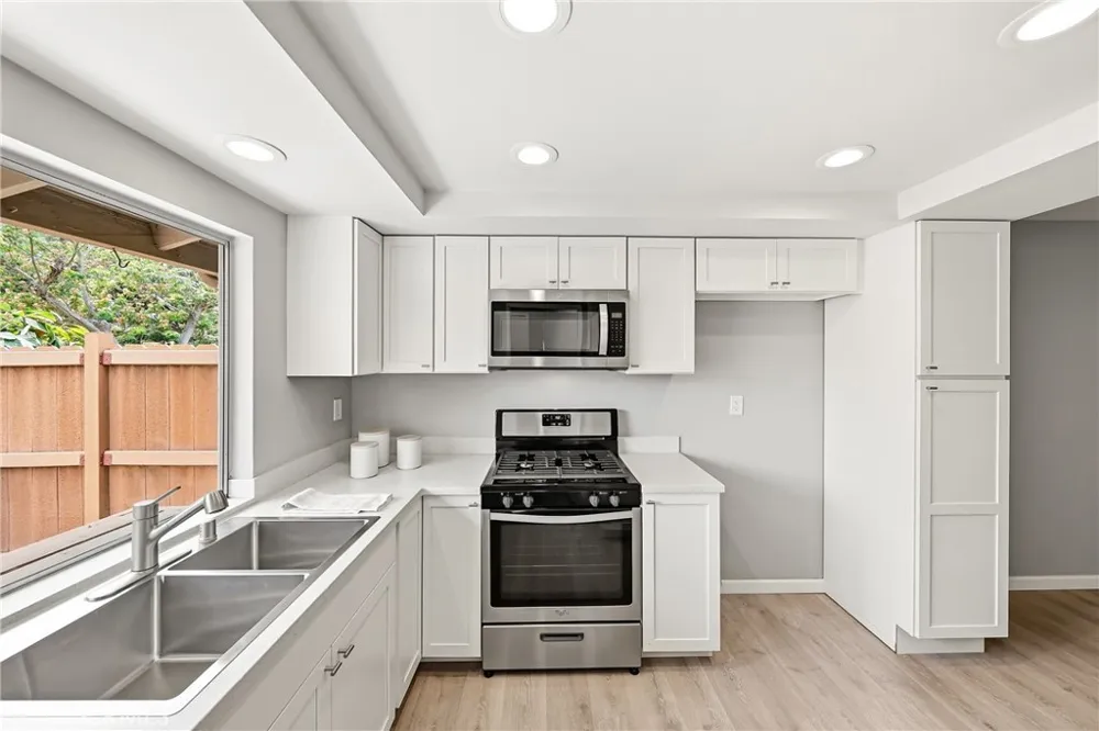 1569 Avenida Selva #201 Fullerton, CA 92833
