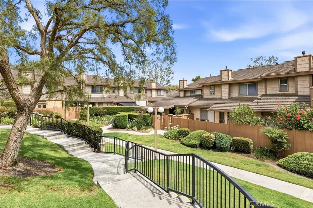 1569 Avenida Selva #201 Fullerton, CA 92833