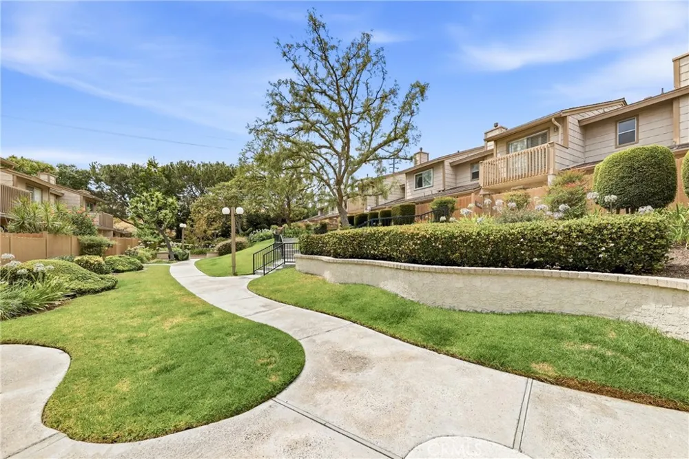 1569 Avenida Selva #201 Fullerton, CA 92833