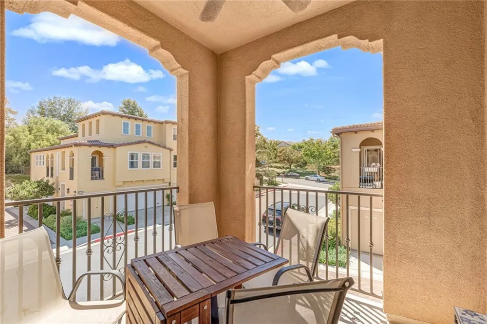 27022 Pebble Beach Valencia, CA 91381