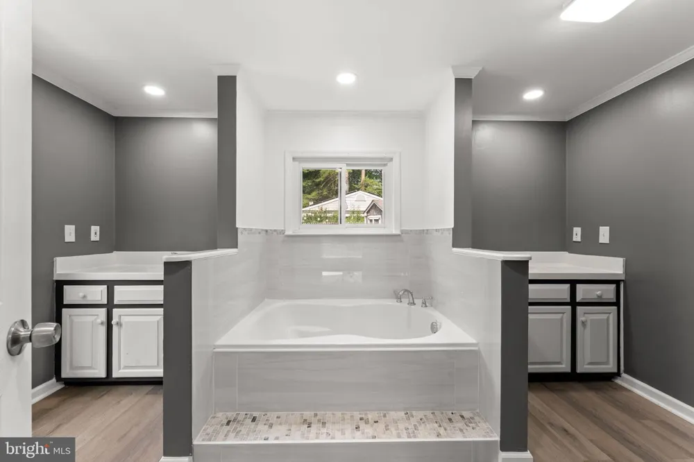 2711 S SHORE DRIVE Williamstown, NJ 08094