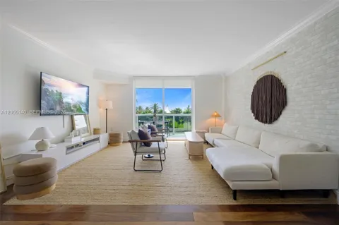 10275 Collins Ave #334