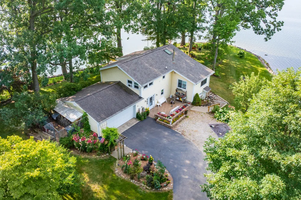 12101 Oakridge Road Plainwell, MI 49080