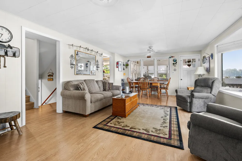 12101 Oakridge Road Plainwell, MI 49080