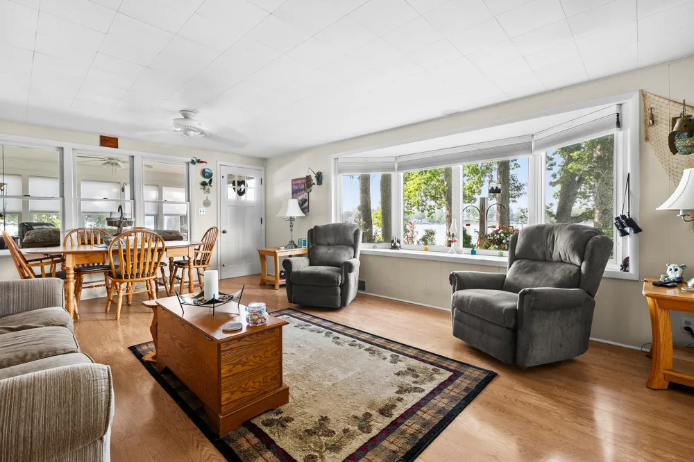 12101 Oakridge Road Plainwell, MI 49080