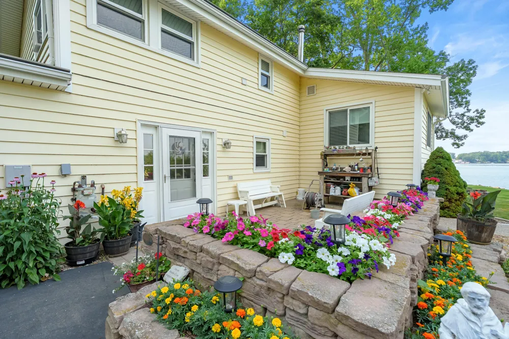 12101 Oakridge Road Plainwell, MI 49080
