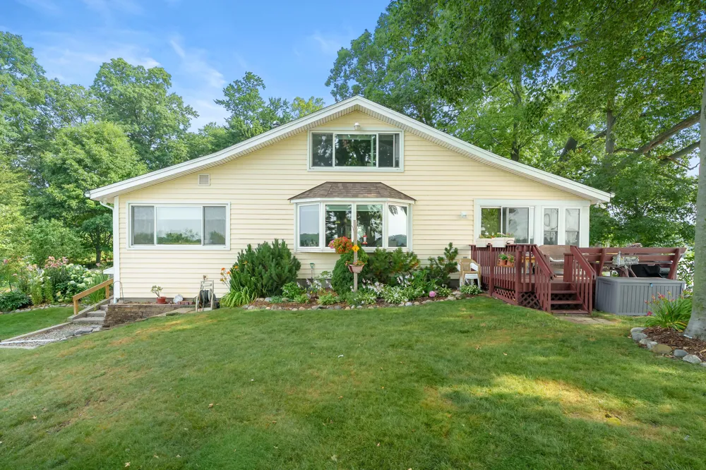 12101 Oakridge Road Plainwell, MI 49080