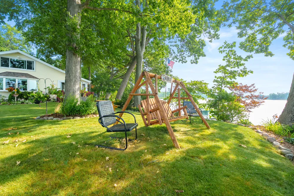 12101 Oakridge Road Plainwell, MI 49080