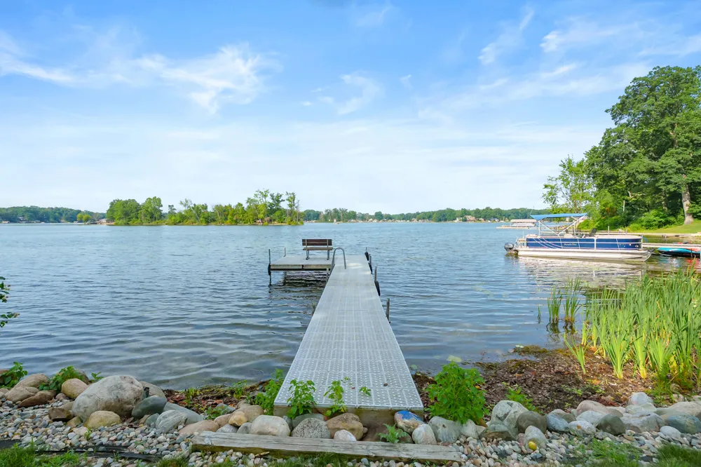 12101 Oakridge Road Plainwell, MI 49080