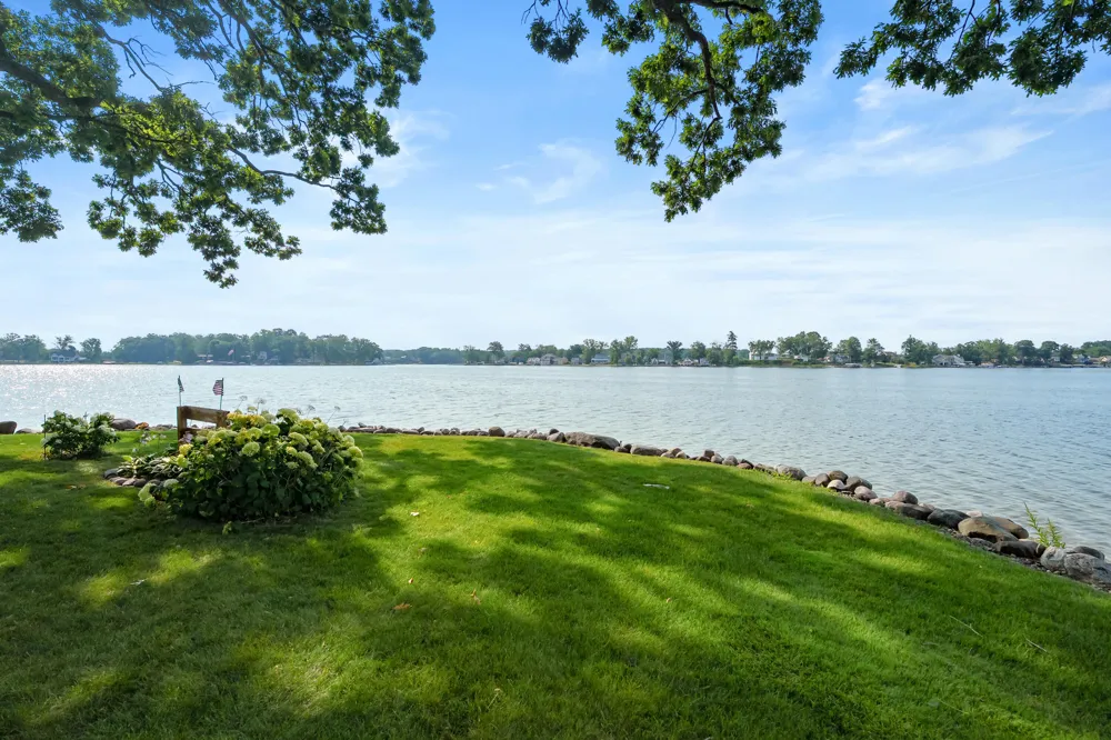 12101 Oakridge Road Plainwell, MI 49080