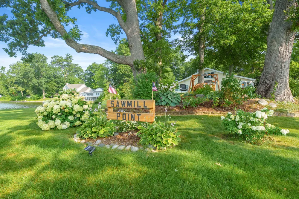 12101 Oakridge Road Plainwell, MI 49080
