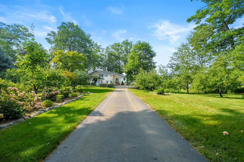 12101 Oakridge Road Plainwell, MI 49080