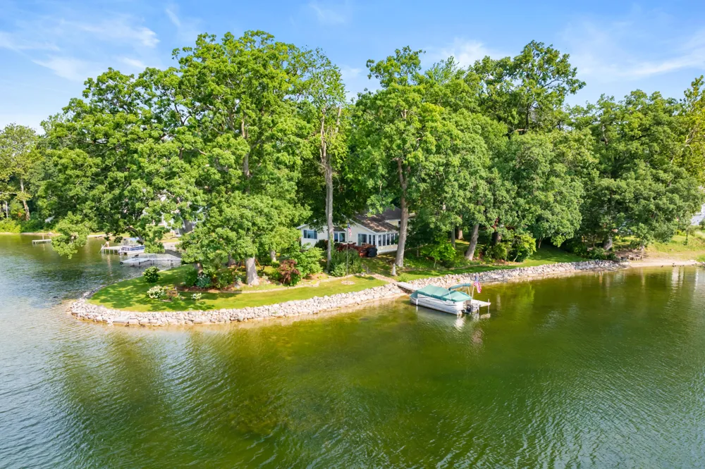 12101 Oakridge Road Plainwell, MI 49080