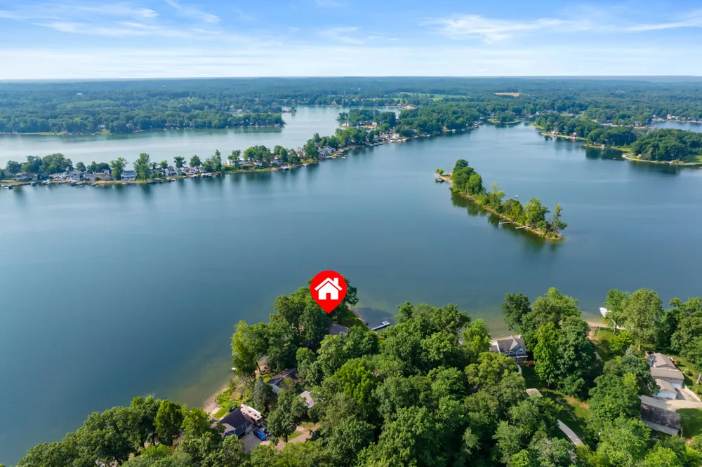 12101 Oakridge Road Plainwell, MI 49080