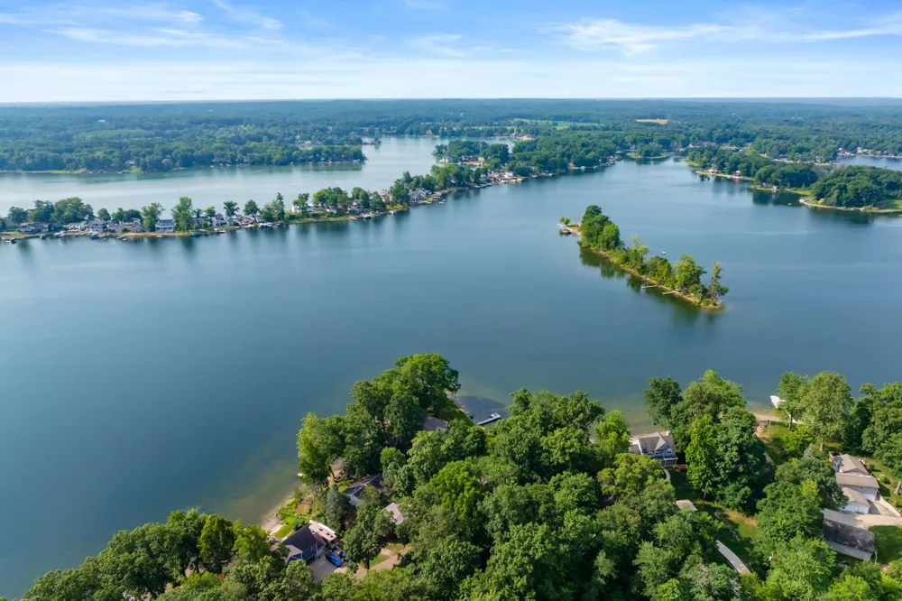 12101 Oakridge Road Plainwell, MI 49080