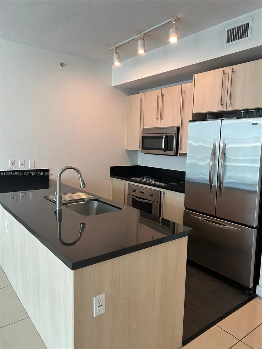 1111 SW 1st Ave #3816 Miami, FL 33130