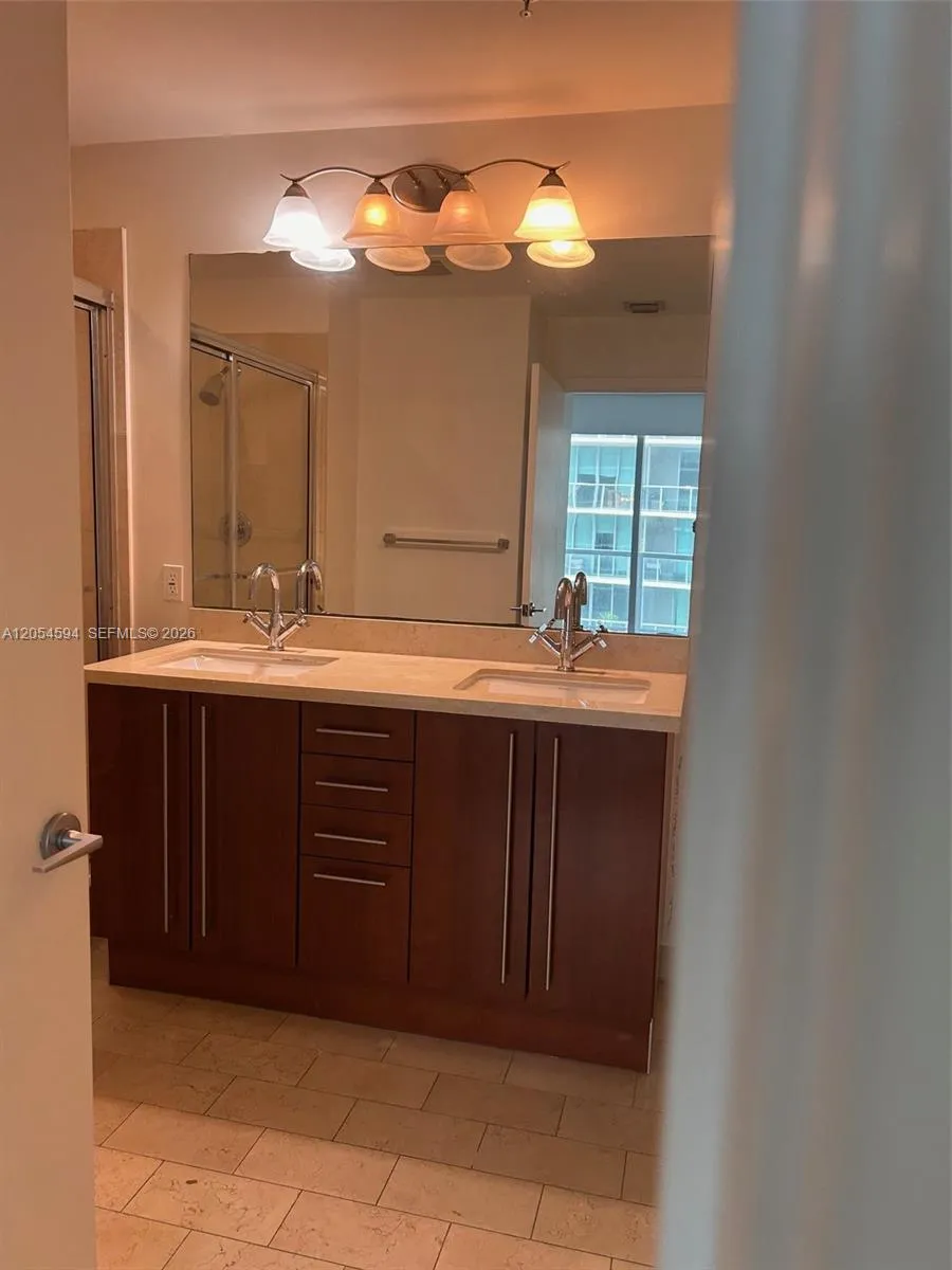 1111 SW 1st Ave #3816 Miami, FL 33130