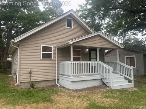 2134 E McLean Avenue