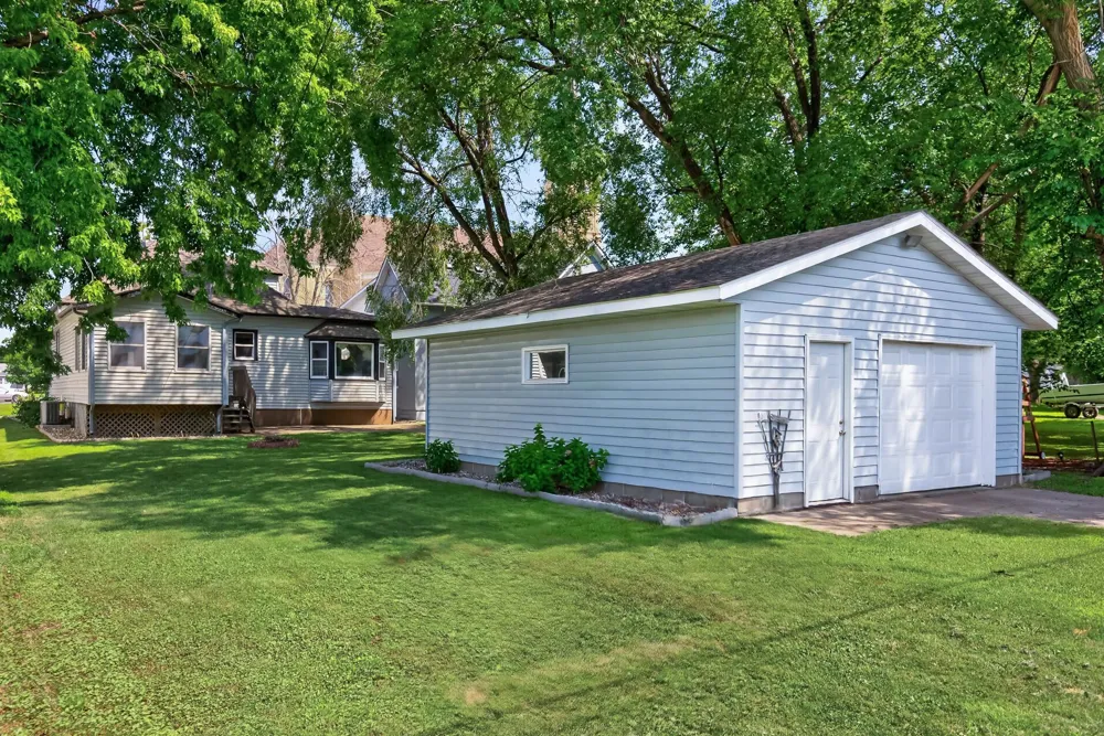 220 Chestnut Street Belle Plaine, MN 56011