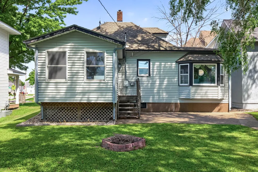 220 Chestnut Street Belle Plaine, MN 56011