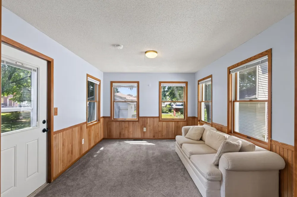 220 Chestnut Street Belle Plaine, MN 56011