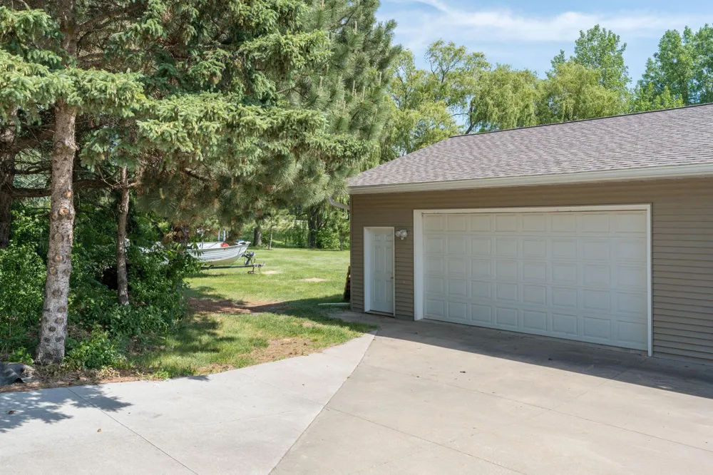 6105 Shamrock Drive Madison Lake, MN 56063