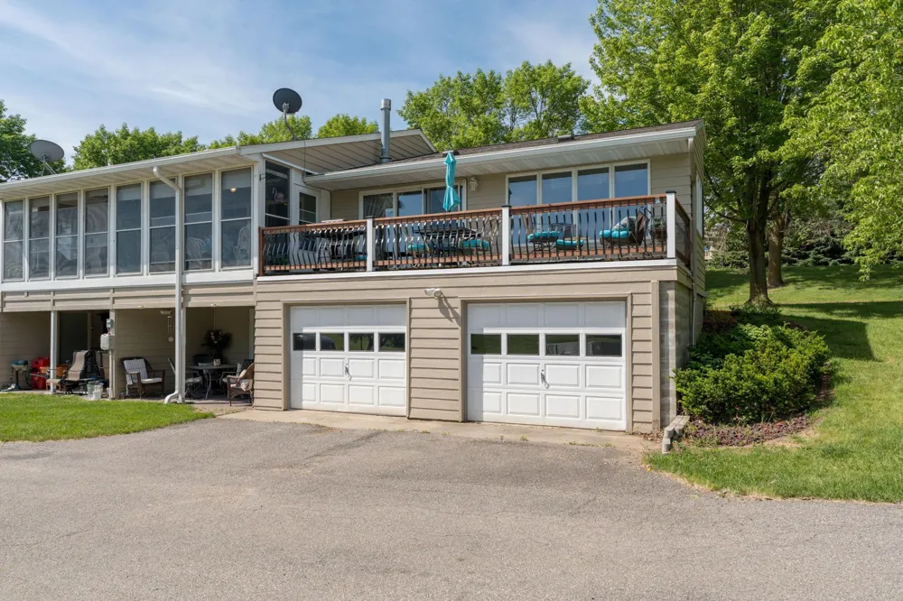 6105 Shamrock Drive Madison Lake, MN 56063