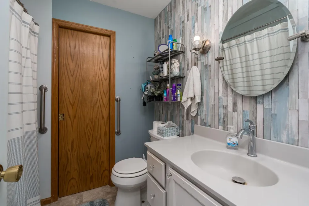 6105 Shamrock Drive Madison Lake, MN 56063