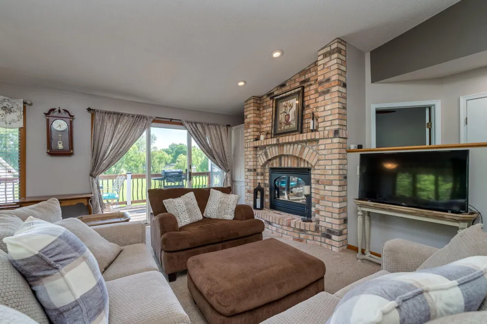 6105 Shamrock Drive Madison Lake, MN 56063