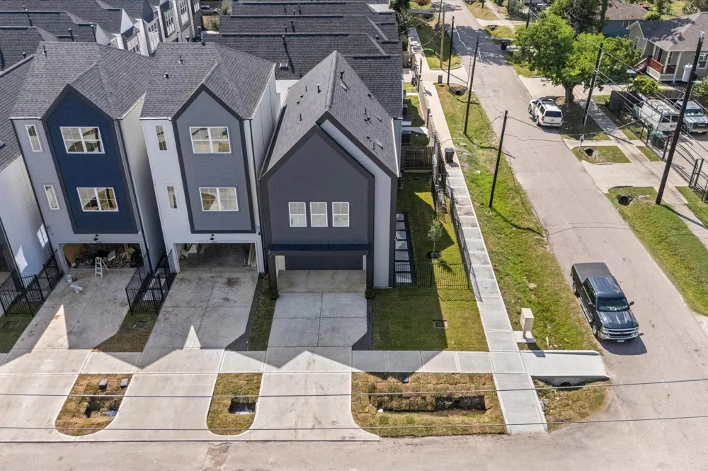 4329 Arlington Street Houston, TX 77022