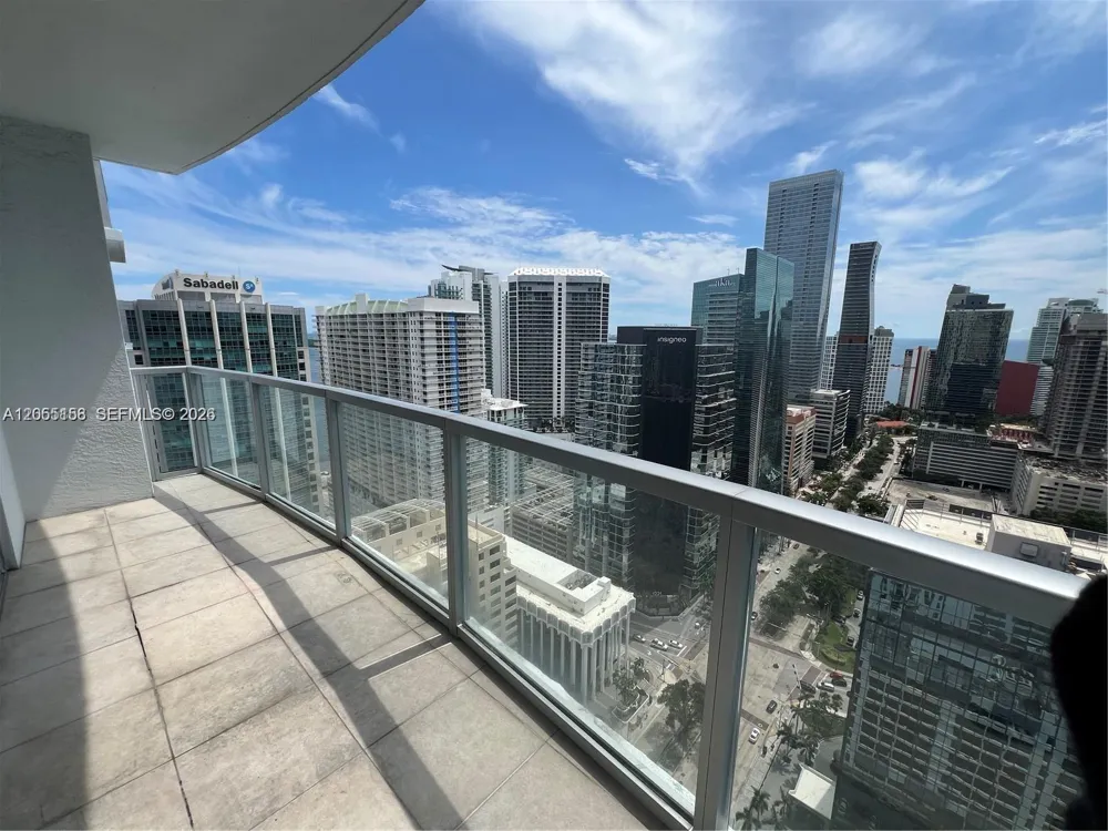 1060 Brickell Ave #3509 Miami, FL 33131