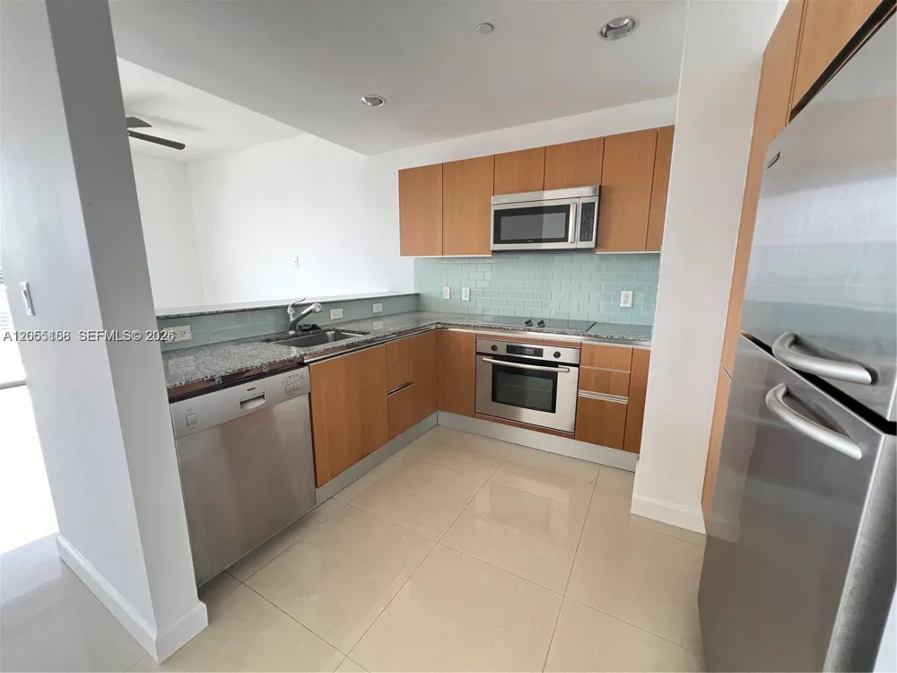 1060 Brickell Ave #3509 Miami, FL 33131