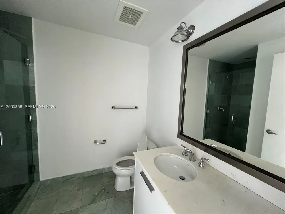 1060 Brickell Ave #3509 Miami, FL 33131