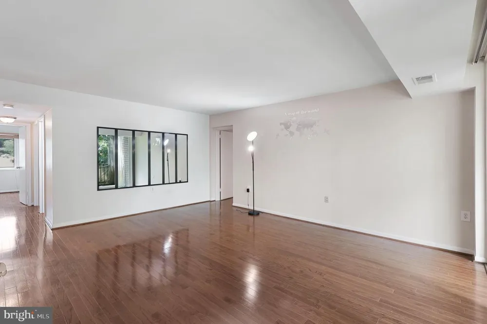 1423 NORTHGATE SQUARE #23/21C Reston, VA 20190
