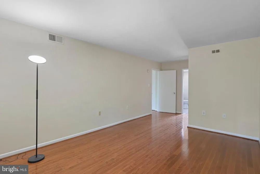 1423 NORTHGATE SQUARE #23/21C Reston, VA 20190