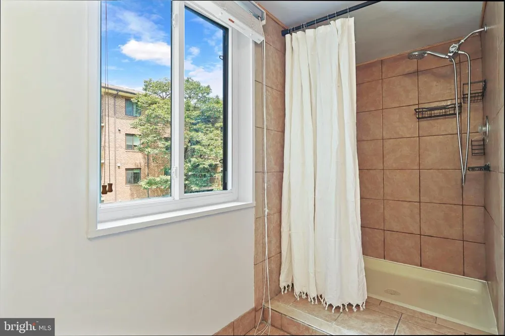 1423 NORTHGATE SQUARE #23/21C Reston, VA 20190