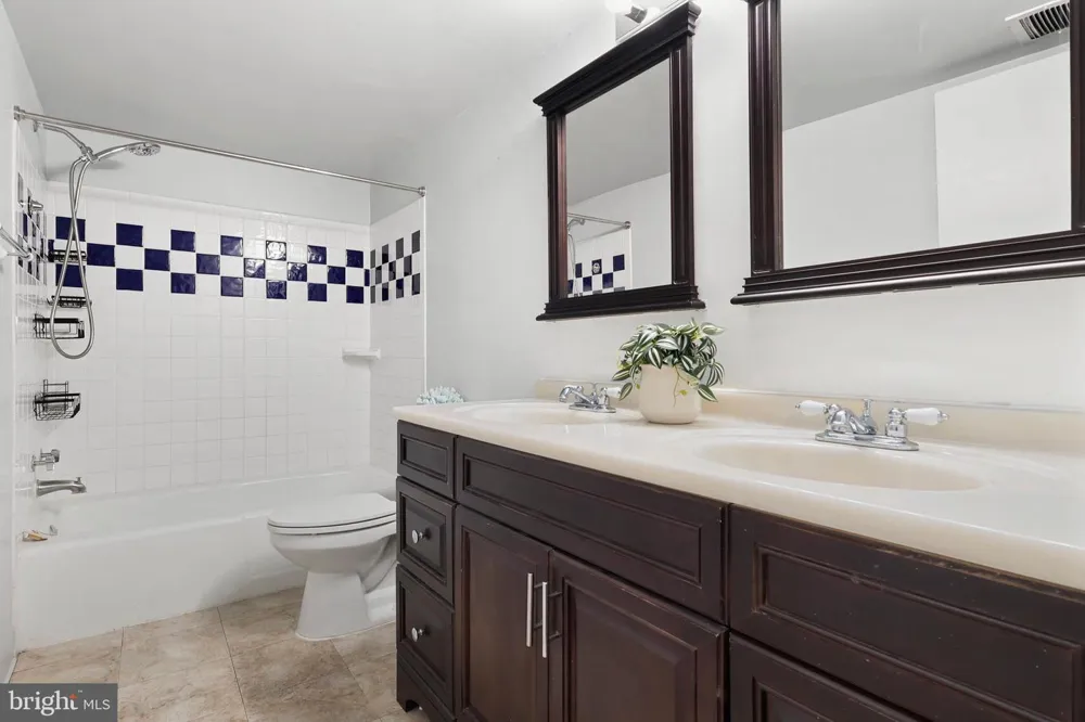 1423 NORTHGATE SQUARE #23/21C Reston, VA 20190