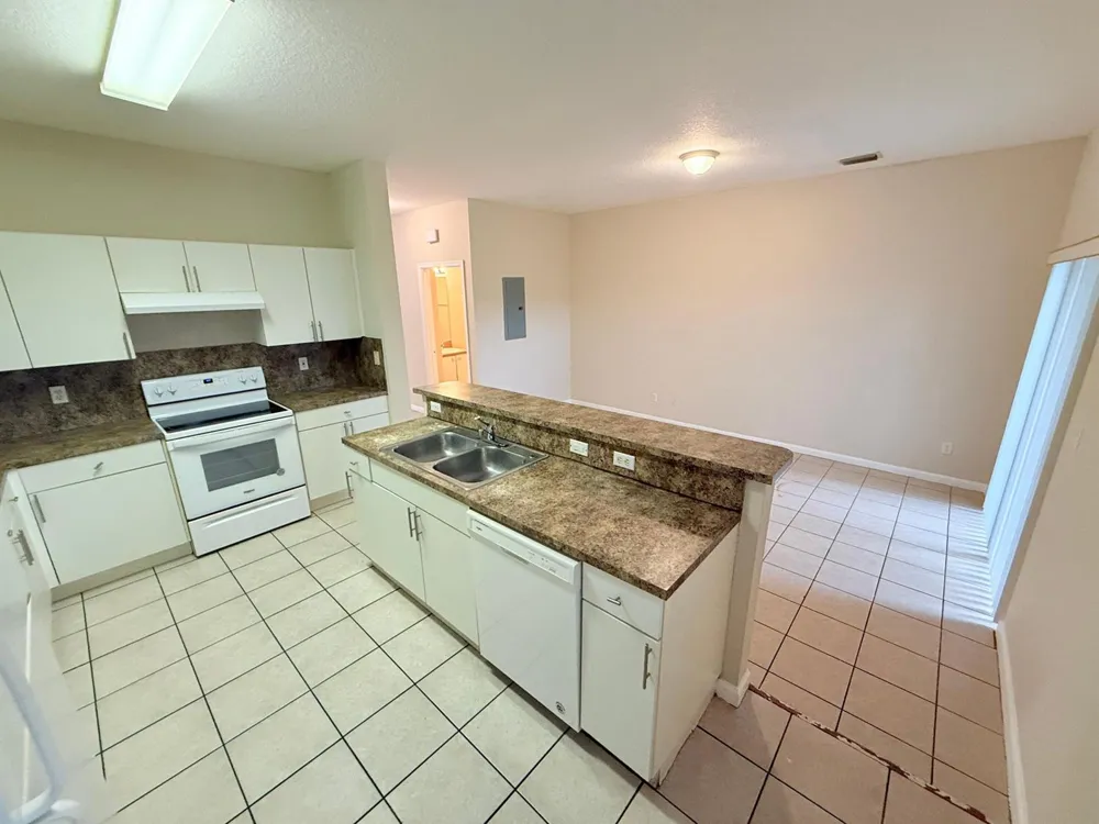 905 SANTA CATALINA CIRCLE #905 North Lauderdale, FL 33068
