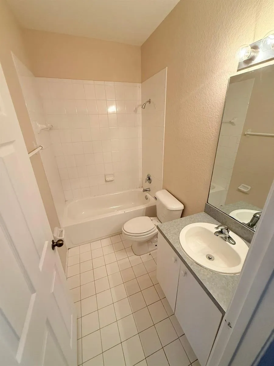 905 SANTA CATALINA CIRCLE #905 North Lauderdale, FL 33068