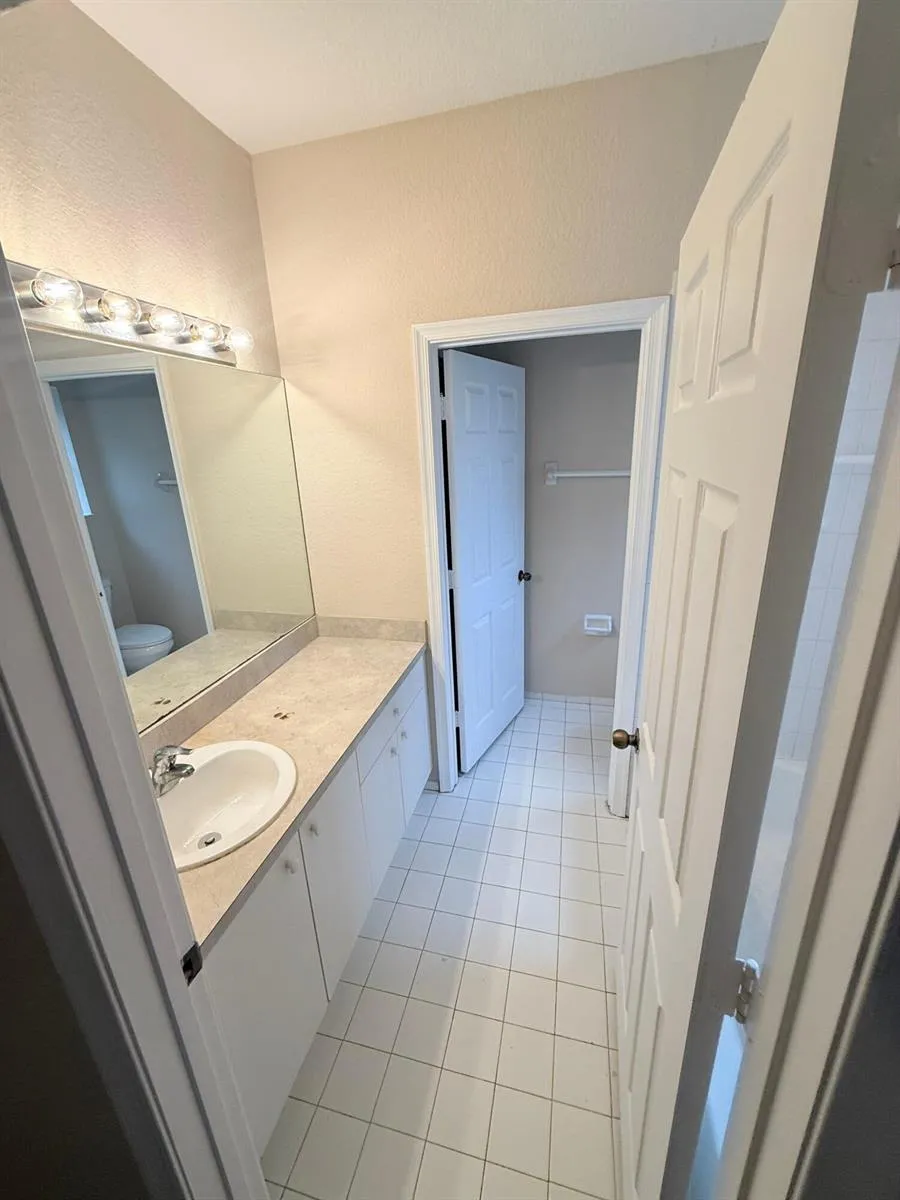 905 SANTA CATALINA CIRCLE #905 North Lauderdale, FL 33068
