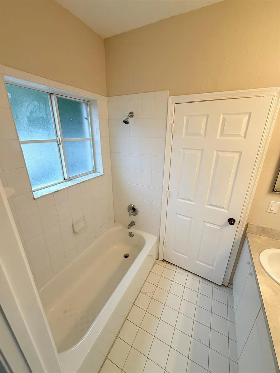 905 SANTA CATALINA CIRCLE #905 North Lauderdale, FL 33068