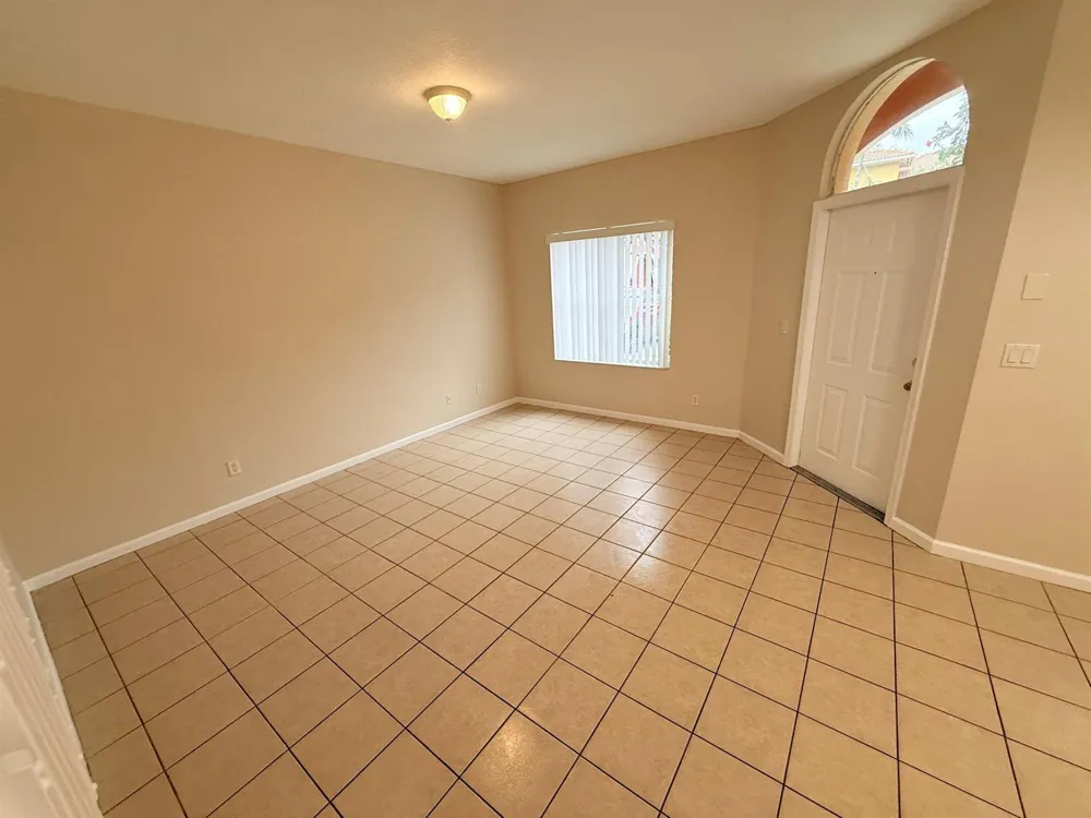905 SANTA CATALINA CIRCLE #905 North Lauderdale, FL 33068