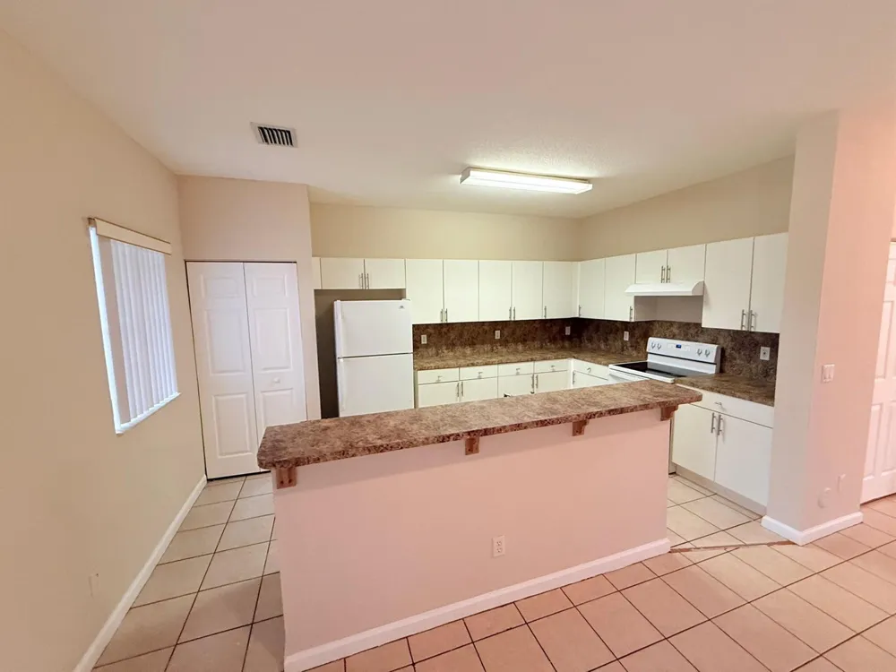 905 SANTA CATALINA CIRCLE #905 North Lauderdale, FL 33068
