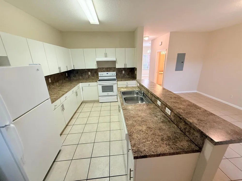 905 SANTA CATALINA CIRCLE #905 North Lauderdale, FL 33068