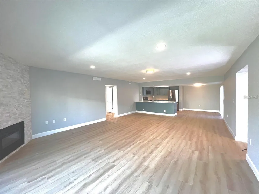 7550 SUNSHINE SKYWAY LANE S #P11 St Petersburg, FL 33711