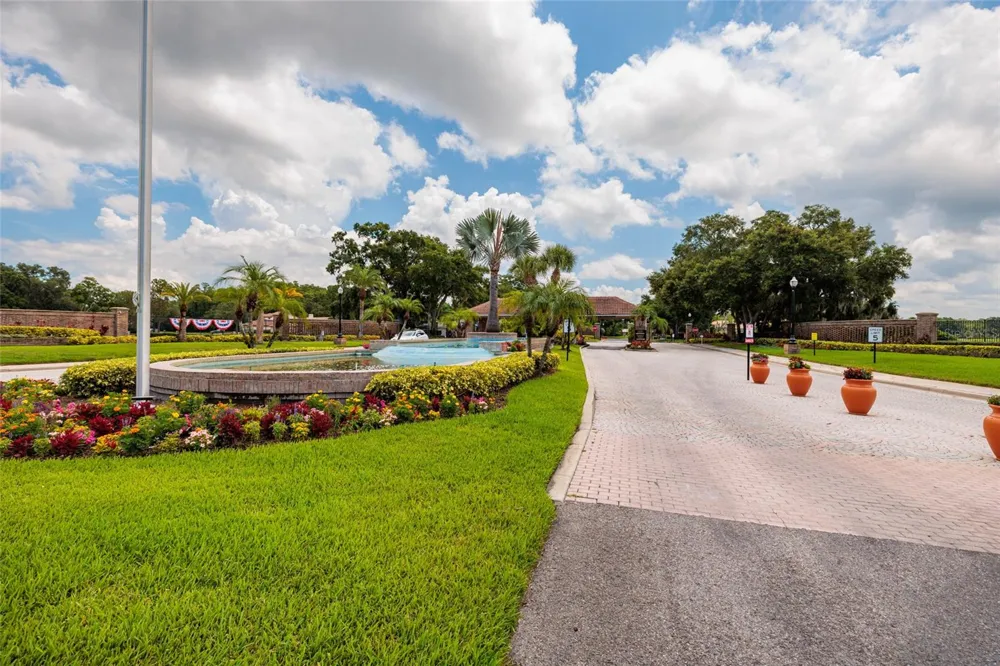 1338 DARTFORD DRIVE Tarpon Springs, FL 34688