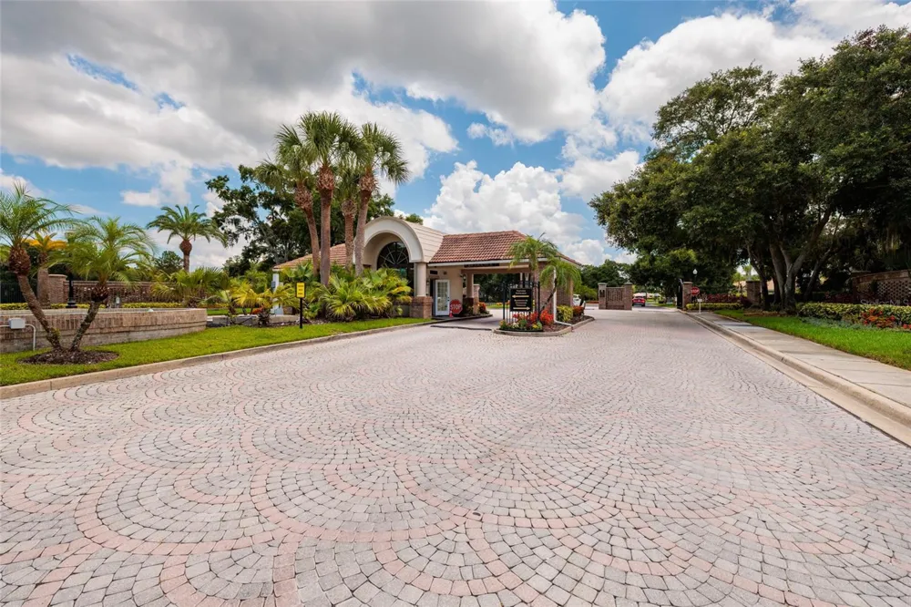 1338 DARTFORD DRIVE Tarpon Springs, FL 34688