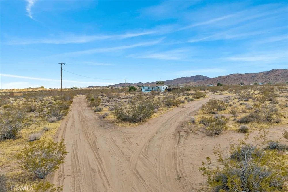 55757 Linn Landers, CA 92285