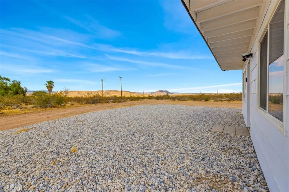 55757 Linn Landers, CA 92285